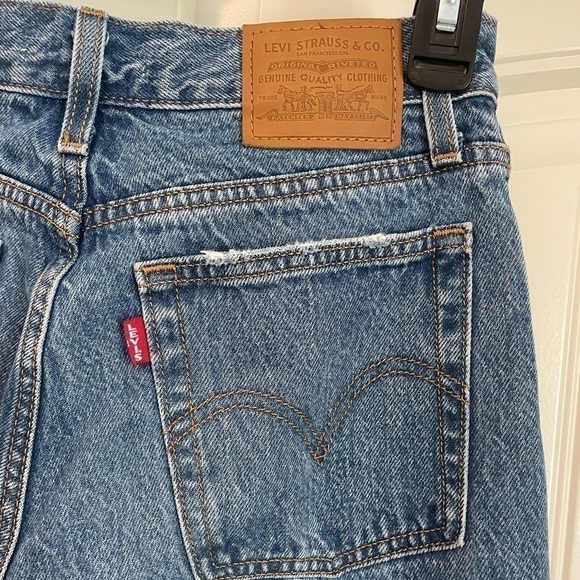 Levi’s wedgie straight crop jeans distressed light wash size 24 NWOT - Picture 6 of 9